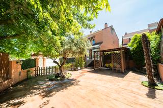 Xalet a Travesía de las encinas 50. Chalet adosado en venta en travesía de las encinas, 50
