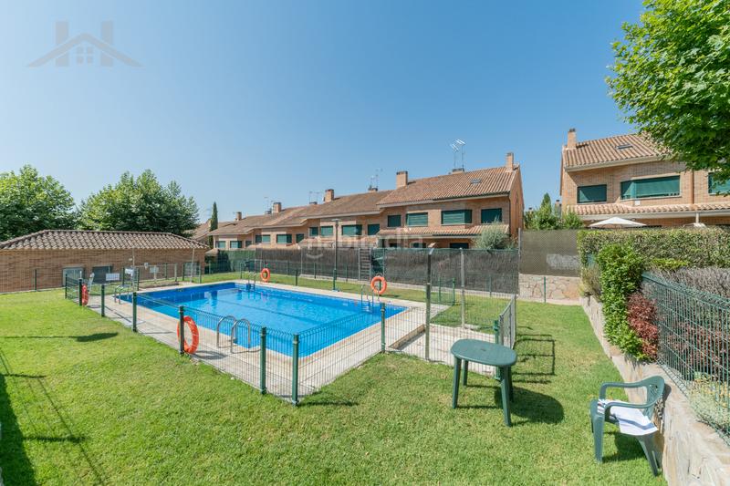 Foto 45e2c564-b550-4af4-82d1-8d373e834b64. Casa aparellada a calle río tajuña 46 a Zona El Caño Arroyomolinos