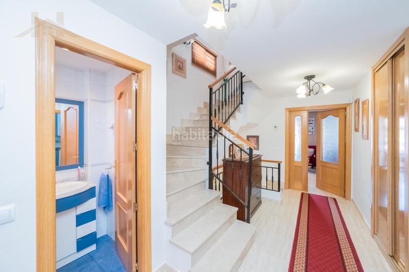 Foto ac9b0ad4-6a1b-4c05-8b1d-e29d74ea5876. Casa aparellada a calle río tajuña 46 a Zona El Caño Arroyomolinos