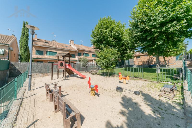 Foto 35bb5f84-ba46-49a6-bb7a-1ff8ef5a1383. Casa pareada en calle río tajuña 46 en Zona El Caño Arroyomolinos