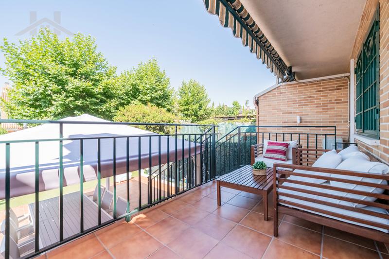 Foto c52310b9-a849-493b-965b-bcc8c4558237. Maison jumelée dans calle río tajuña 46 dans Zona El Caño Arroyomolinos