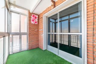 Piso  Paseo de dolores soria. Piso reformado de 3 dormitorios y plaza de garaje con terraza en