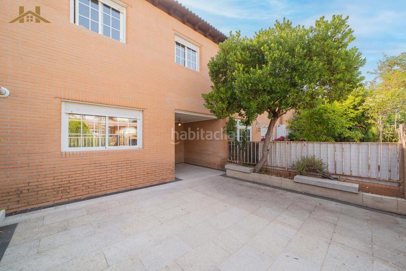 Foto 8832a128-fb83-43b6-bdd3-70beb33683c4. Chalet in calle del eucalipto 109 in Parque Coimbra Móstoles