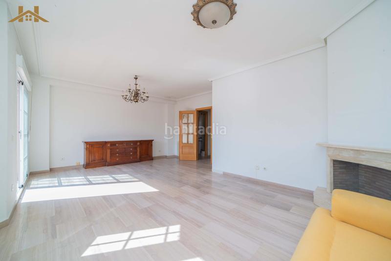 Foto c24462b0-0559-4296-9f61-35f349db6188. Chalet in calle del eucalipto 109 in Parque Coimbra Móstoles