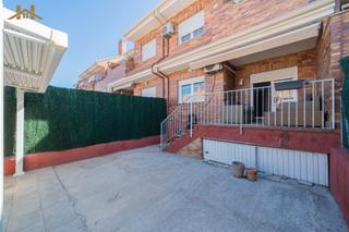 Casa adosada en Calle de peñíscola 40. Chalet adosado en calle de peñíscola 40