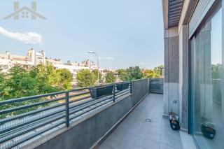 Pis  Calle de emiliana de zubeldía. Piso con terraza, suelo radiante y 2 plazas de garaje en una de