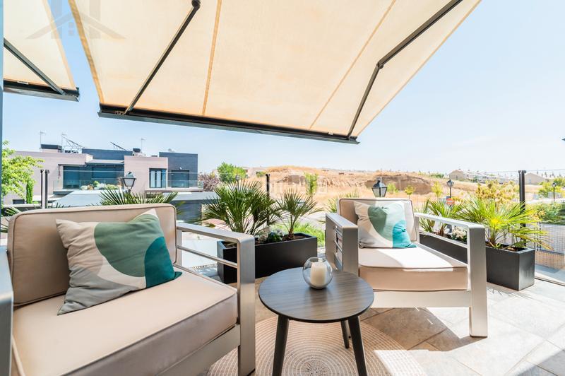 Foto 89af1a9f-2730-4133-8a17-1ae194348774. Casa aparellada a calle manacor 1 a Urbanización El Mediterráneo Arroyomolinos