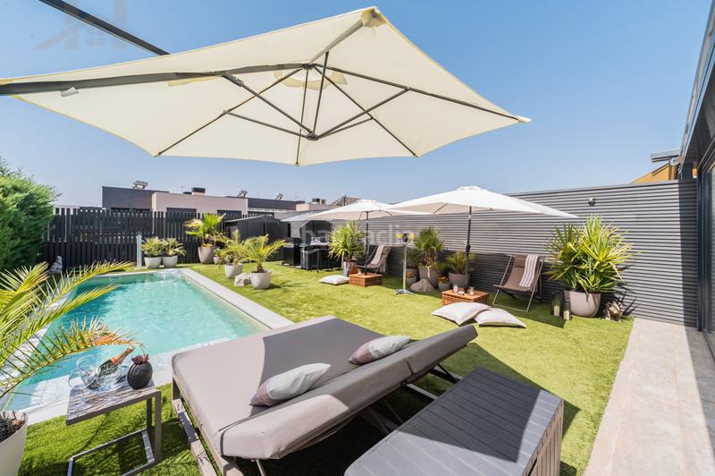 Foto c4938b55-9f1b-4335-a786-9ea2fc1fe978. Casa aparellada a calle manacor 1 a Urbanización El Mediterráneo Arroyomolinos