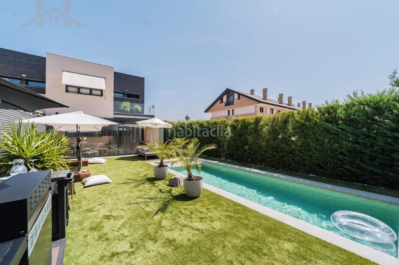 Foto f3df71b7-029b-4e39-8d5a-d9b30977acca. Casa aparellada a calle manacor 1 a Urbanización El Mediterráneo Arroyomolinos