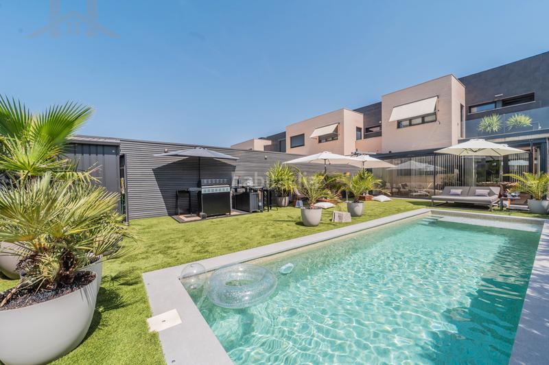 Foto f8244162-dd23-4ddc-b7d9-c120a90af337. Casa aparellada a calle manacor 1 a Urbanización El Mediterráneo Arroyomolinos