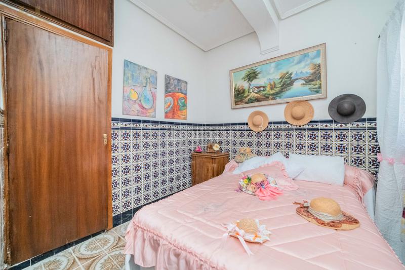 Foto ab900cc8-c210-453b-af6d-8cbb67d63008. Chalet en calle de las encinas 110 casa o chalet independiente en venta en calle de las encinas, 110 en Móstoles