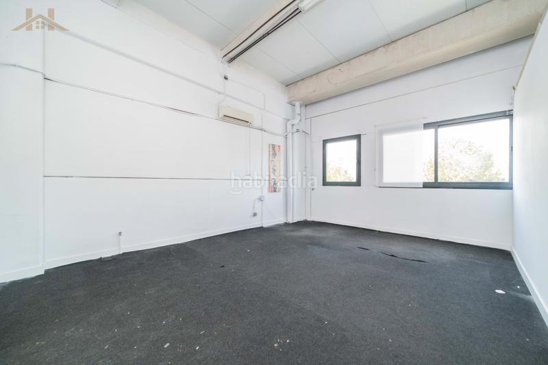 Foto f39ecbf9-c59a-466b-8639-fb0a018a10e6. Bâtiment à usage industriel dans calle de santiago ramón y cajal 151 dans Arroyomolinos