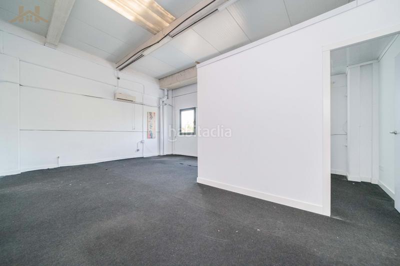 Foto c18160ff-71e8-4442-983f-eb9f0ed96029. Capannone industriale in calle de santiago ramón y cajal 151 in Arroyomolinos