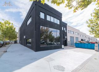 Fabrikhalle in Calle de santiago ramón y cajal 151