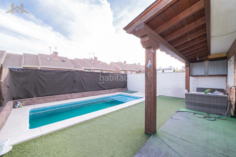 Foto ea4658d2-a172-4c0d-adfb-532035c5a189. Casa pareada en calle de suances 6 en Las Castañeras - Bulevar Arroyomolinos