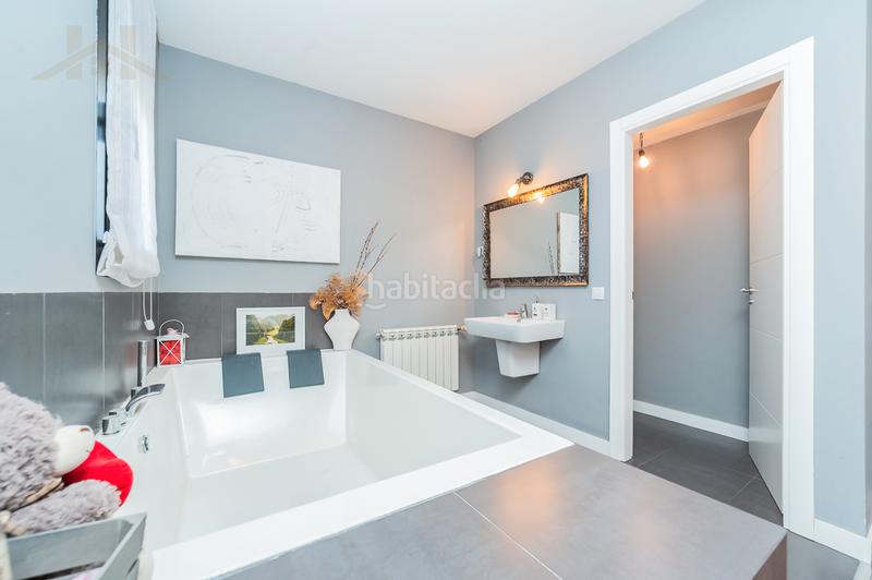 Foto 93c533bb-794c-4b33-be0d-75e9e54977d8. Casa bifamiliare in calle de ribera 61 in La Cárcaba-El Encinar-Montemolinos Arroyomolinos