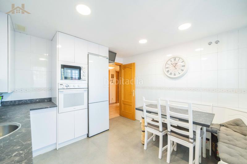 Foto 32d4d9ba-73e3-4041-ab92-2707f06de947. Reihenhaus in calle de la haya 27 in Parque Coimbra Móstoles