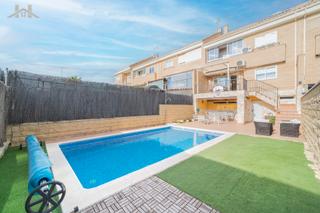 Maison jumelée  Calle de tarragona 113. Chalet adosado en zona mediterráneo