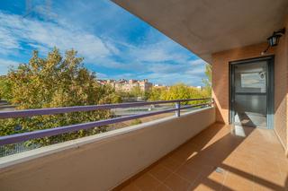 Casa  Calle de torrevieja 32. Inmobiliaria hogares arroyomolinos vende espectacular piso en pl