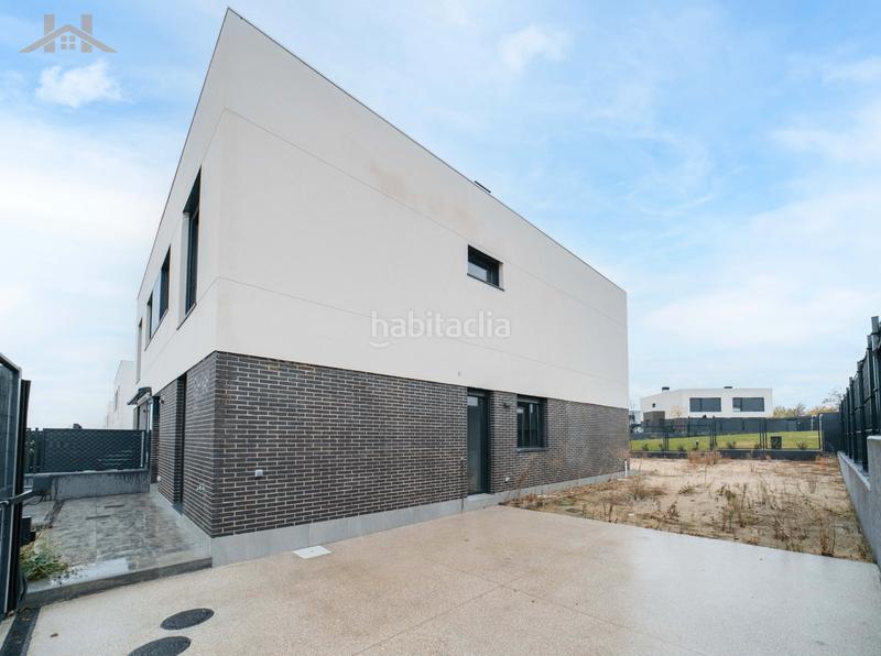 Foto 40c3b8fc-72cd-4c26-a6a0-f155a3d5be5c. Maison jumelée dans calle de irlanda 38 dans Zona Europa Arroyomolinos