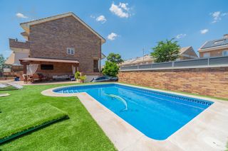 Casa aparellada a Avenida del cantábrico 286. Espectacular chalet pareado en zona bulevar