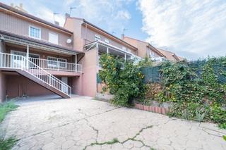 Xalet  Avenida del cantábrico 198. Agencia inmobiliaria hogares arroyomolinos presenta chalet adosa