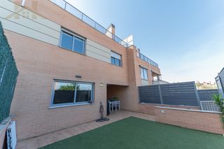 Semi detached house in Calle de rota 17