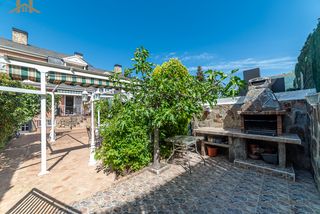 Chalet in Calle francisco quevedo villegas 49