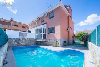 Casa bifamiliare  Calle acebo 30. Chalet pareado en venta en calle acebo 30, parque coímbra