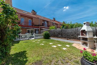 Semi detached house  Calle de la haya 147. Agencia inmobiliaria hogares vende espectacular chalet adosado e
