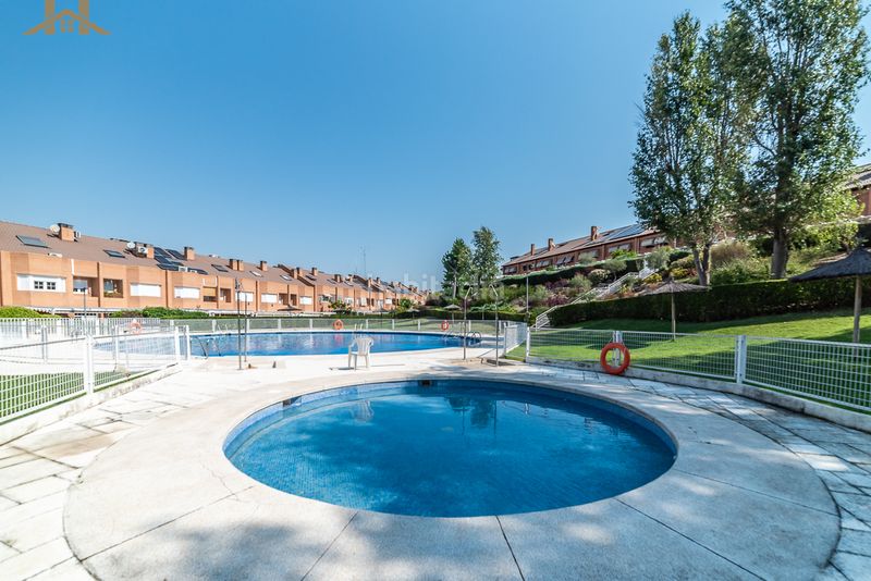 Foto a7c72058-c442-4831-9603-8721632fa590. Reihenhaus in travesía del castaño 45 in Parque Coimbra Móstoles