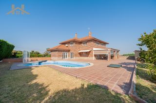 Chalet in Calle sierra de guadarrama 98