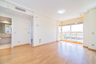 Flat in Calle de los Monasterios de Suso y Yuso 21