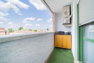 Appartement  Calle dolores castillejo duquesa de almenara 5. Piso reformado de 3 dormitorios con terraza y plaza de garaje en