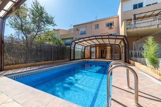 Casa a schiera in Calle de las encinas 61. Chalet adosado en venta en calle de las encinas 61