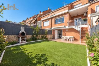 Casa adossada a Calle de la Haya 17