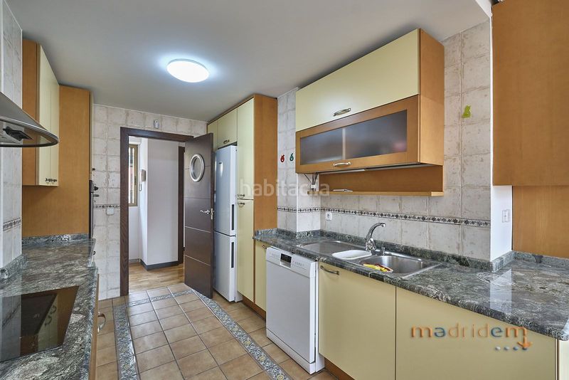 Foto e22ba796-cb23-40a2-bf88-cc559763cc80. Lloguer àtic a Guindalera Madrid