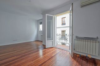 Rent Flat in Justicia-Chueca. Piso en chuecajusticia, 2 dormitorios, 2 baños, no amueblado.