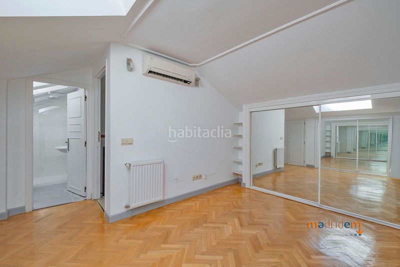 Foto ad685b2f-4a81-41d7-a451-47d2ce2d1b27. Casa adossada amb calefacció a Concepción Madrid