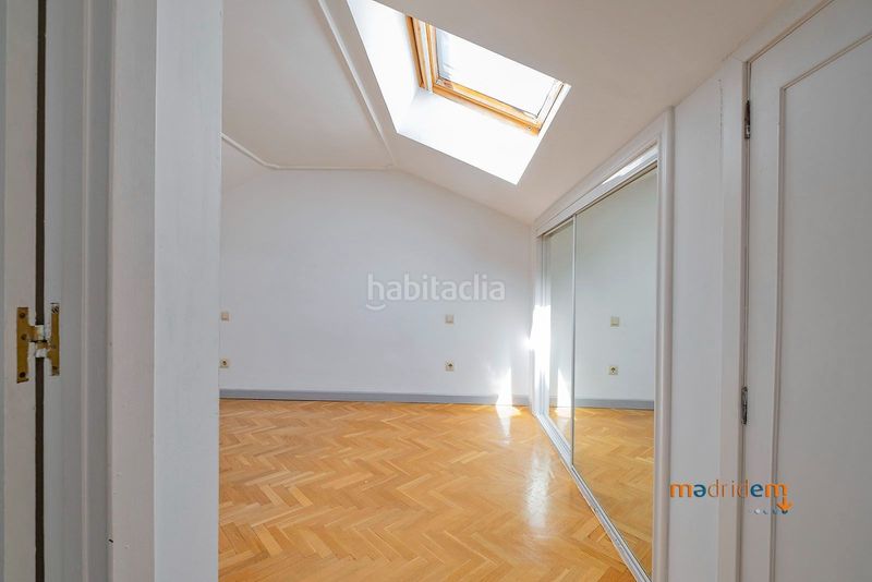 Foto c0ed82ad-7ccf-45b2-bd9b-f8fbd8449113. Casa adossada amb calefacció a Concepción Madrid