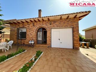 Xalet a Serracines. Chalet individual con jardín en serracines