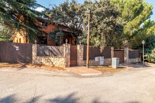 Chalet  Calle de los tulipanes. Capital home alpedrete vende magnifico chalet independiente en l