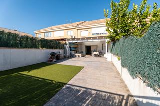Chalet  Calle san juan de alicante. Maravilloso chalet con habitación en planta