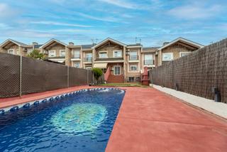 Casa  Desconocido. Fantstico chalet adosado en arroyomolinos con piscina privada