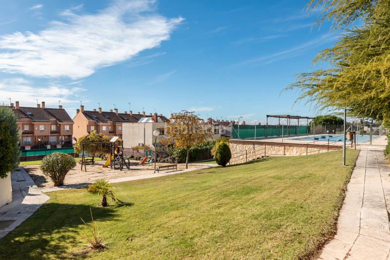 Foto 7c9bce8d-ab9c-4639-9a23-98cff2ff86bb. Casa a schiera con parcheggio piscina in Zona El Caño Arroyomolinos