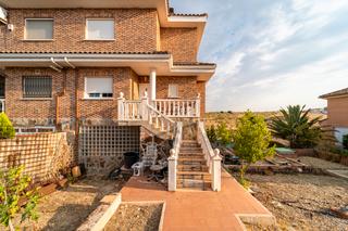 Chalet  N/a. Pital home vende esta fatástica vivienda pareada con parcela de