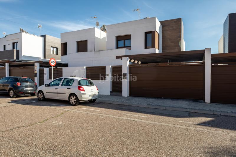 Foto 324e6636-d8dc-4e68-9fb3-7e5b23121f9e. Casa bifamiliare con parcheggio in Las Castañeras - Bulevar Arroyomolinos