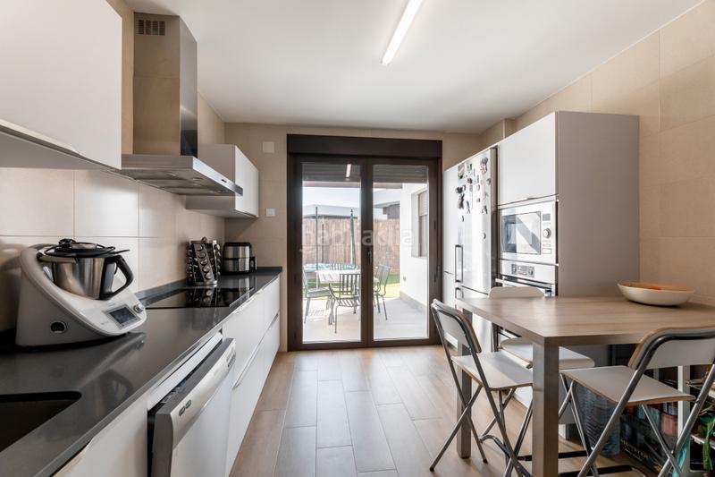 Foto be23e963-7d53-4021-9b4c-a9452102ba44. Casa bifamiliare con parcheggio in Las Castañeras - Bulevar Arroyomolinos