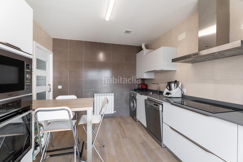 Foto f844d2fe-705f-4e89-8f5f-60720bd68a0a. Casa bifamiliare con parcheggio in Las Castañeras - Bulevar Arroyomolinos