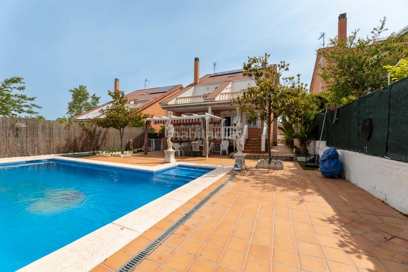 Foto b0a0b268-0508-4045-a058-99a21a145a38. Chalet with fireplace heating parking pool in La Cárcaba-El Encinar-Montemolinos Arroyomolinos